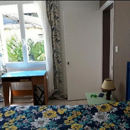 בית נופש Neflier Ménesplet